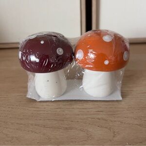 NWT Colorful Mushroom Ceramic Salt & Pepper Dispenser